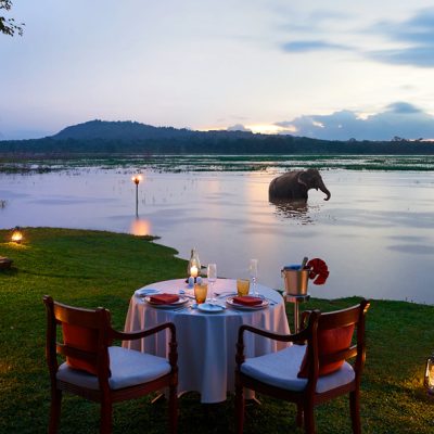 dinner-by-the-lake-habarana-village-1090X610